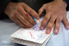 حضور پرشور مردم قم در نخستین ساعات رأی‌گیری