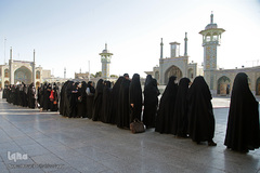 حضور پرشور مردم قم در نخستین ساعات رأی‌گیری