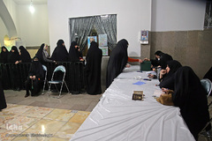 حضور پرشور مردم قم در نخستین ساعات رأی‌گیری