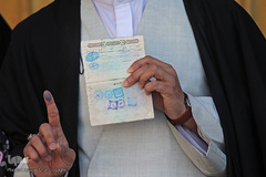 حضور پرشور مردم قم در نخستین ساعات رأی‌گیری