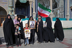 حضور پرشور مردم قم در نخستین ساعات رأی‌گیری