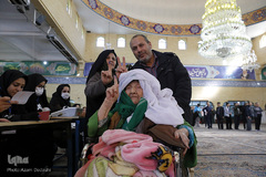 حضور مردم قزوین در پای صندوق های رأی