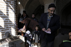 حضور مردم قزوین در پای صندوق های رأی