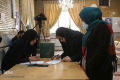 حضور مردم قزوین در پای صندوق های رأی