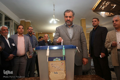 حضور مردم قزوین در پای صندوق های رأی