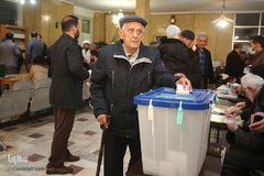 حضور مردم قزوین در پای صندوق های رأی