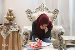 مینا تقی پور دانشجوی رشته حسابداری است. او میگوید  این روزها که دانشگاهها به علت ویروس کرونا تعطیل هستند و آموزش از راه دور دارند.