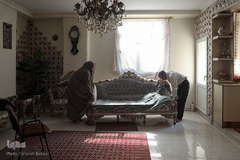 اقای دلبری و همسرش بیشتر اوقات در منزل هستند .آنها برای عید نوروز خانه تکانی می کنند.