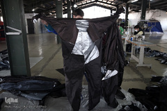 بازدید خبرنگاران از خط تولید لوازم بهداشتی هلال احمر ایران