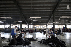 بازدید خبرنگاران از خط تولید لوازم بهداشتی هلال احمر ایران