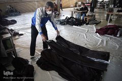 بازدید خبرنگاران از خط تولید لوازم بهداشتی هلال احمر ایران