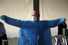 بازدید خبرنگاران از خط تولید لوازم بهداشتی هلال احمر ایران