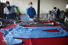 بازدید خبرنگاران از خط تولید لوازم بهداشتی هلال احمر ایران