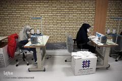 بازدید خبرنگاران از خط تولید لوازم بهداشتی هلال احمر ایران