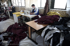 بازدید خبرنگاران از خط تولید لوازم بهداشتی هلال احمر ایران