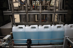 بازدید خبرنگاران از خط تولید لوازم بهداشتی هلال احمر ایران