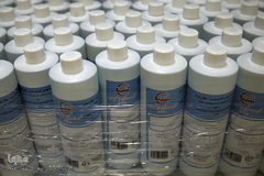 بازدید خبرنگاران از خط تولید لوازم بهداشتی هلال احمر ایران