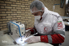 بازدید خبرنگاران از خط تولید لوازم بهداشتی هلال احمر ایران