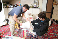 تقسیم مهربانی با نیازمندان در آستانه سال نو