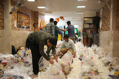 تقسیم مهربانی با نیازمندان در آستانه سال نو