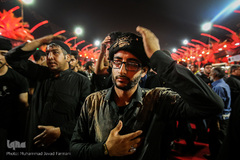 شب عاشوراست در کربلا
