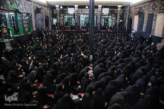 عزاداران تاسوعای حسینی در حسینیه سادات اخوی
