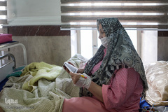 تحویل سال نو در بخشهای ویژه کرونای بیمارستان هاجر