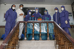 تحویل سال نو در بخشهای ویژه کرونای بیمارستان هاجر