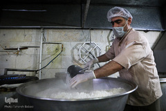 طبخ غذای متبرک رضوی برای بیمارستان فیروزگر