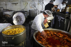 طبخ غذای متبرک رضوی برای بیمارستان فیروزگر