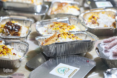 طبخ غذای متبرک رضوی برای بیمارستان فیروزگر