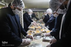 طبخ غذای متبرک رضوی برای بیمارستان فیروزگر