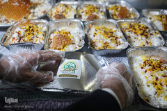 طبخ غذای متبرک رضوی برای بیمارستان فیروزگر