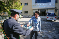 پزشکان و پرستاران، اجرتان با خدا