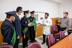 پزشکان و پرستاران، اجرتان با خدا