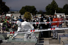 دفن قربانیان COVID-19