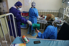 عیادت جوانان حشدالشعبی از بیماران