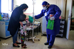 عیادت جوانان حشدالشعبی از بیماران