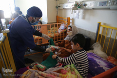 عیادت جوانان حشدالشعبی از بیماران