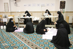 دوخت ماسک و لباس پزشکی توسط بانوان طلبه