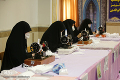 دوخت ماسک و لباس پزشکی توسط بانوان طلبه