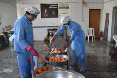 خدمت رسانی گروه های جهادی طلاب و روحانیون سمنان به بیماران کرونا