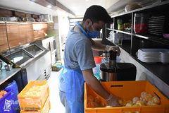 خدمت رسانی گروه های جهادی طلاب و روحانیون سمنان به بیماران کرونا