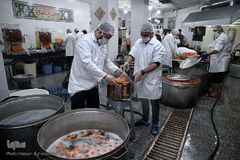 جهاد آبمیوه گیری موکب «المهدی» هیأت رزمندگان اسلام شمیرانات برای یاری کادر درمانی و شفای عاجل بیماران کرونایی