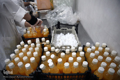 جهاد آبمیوه گیری موکب «المهدی» هیأت رزمندگان اسلام شمیرانات برای یاری کادر درمانی و شفای عاجل بیماران کرونایی