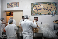 جهاد آبمیوه گیری موکب «المهدی» هیأت رزمندگان اسلام شمیرانات برای یاری کادر درمانی و شفای عاجل بیماران کرونایی