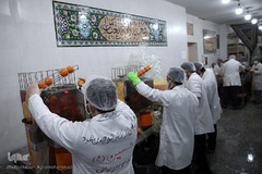 جهاد آبمیوه گیری موکب «المهدی» هیأت رزمندگان اسلام شمیرانات برای یاری کادر درمانی و شفای عاجل بیماران کرونایی