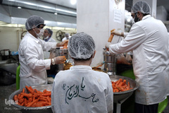 جهاد آبمیوه گیری موکب «المهدی» هیأت رزمندگان اسلام شمیرانات برای یاری کادر درمانی و شفای عاجل بیماران کرونایی