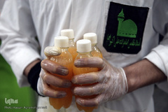 جهاد آبمیوه گیری موکب «المهدی» هیأت رزمندگان اسلام شمیرانات برای یاری کادر درمانی و شفای عاجل بیماران کرونایی