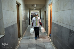 توزیع غذای حضرتی آستان مقدس حضرت عبدالظیم حسنی(ع) میان بیماران کرونایی بستری در بیمارستان فیروزآبادی شهر ری